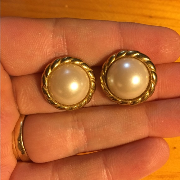 Gold and faux pearl stud earrings. - Picture 3 of 3